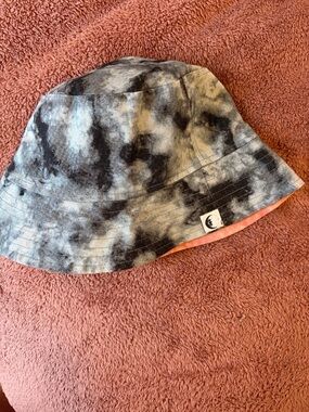 Tie-Dye Reversible Bucket Hat in Black, Gray & Coral